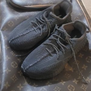 Yeezy black non reflectivebfor kids